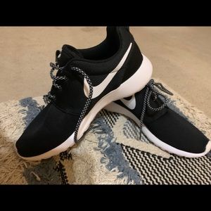 Nike Black Sneakers
